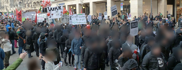  Das Bild zeigt Teilnehmer einer linksextremistischen Demonstration.