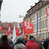 DKP-Fahnen auf einer Demonstration DKP-Fahnen auf einer Demonstration