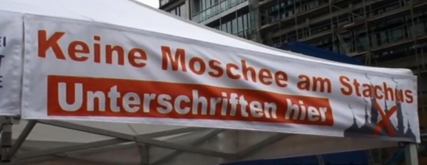 Infostand der Unterschriftenaktion "Kein europäisches Zentrum für den Islam in München (ZIE-M)"