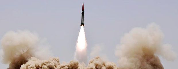 Das Bild zeigt den Start einer Rakete. Das Bild zeigt den Start einer Rakete.
